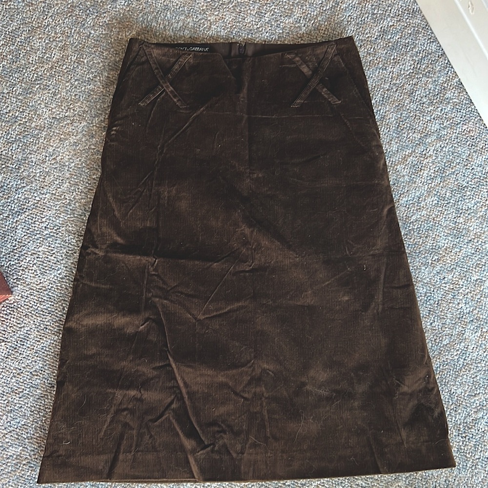 EUC authentic Dolce & Gabbana midi corduroy skirt with a silk lining.